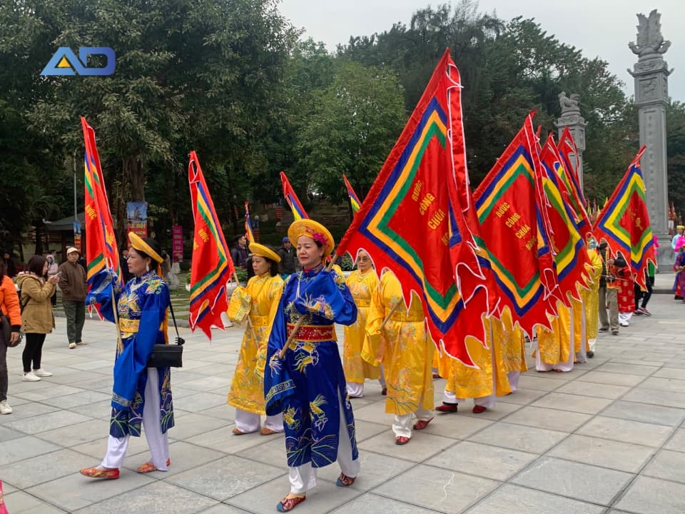 ha-noi-voi-nhung-dip-le-hoi-dac-sac-gia-thue-xe-phuc-vu-le-hoi