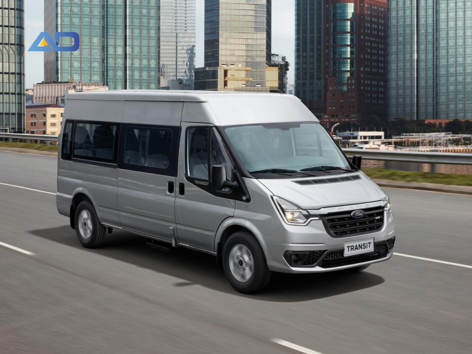 ford-transit-la-dong-xe-16-cho-duoc-ua-chuong-tren-thi-truong-viet