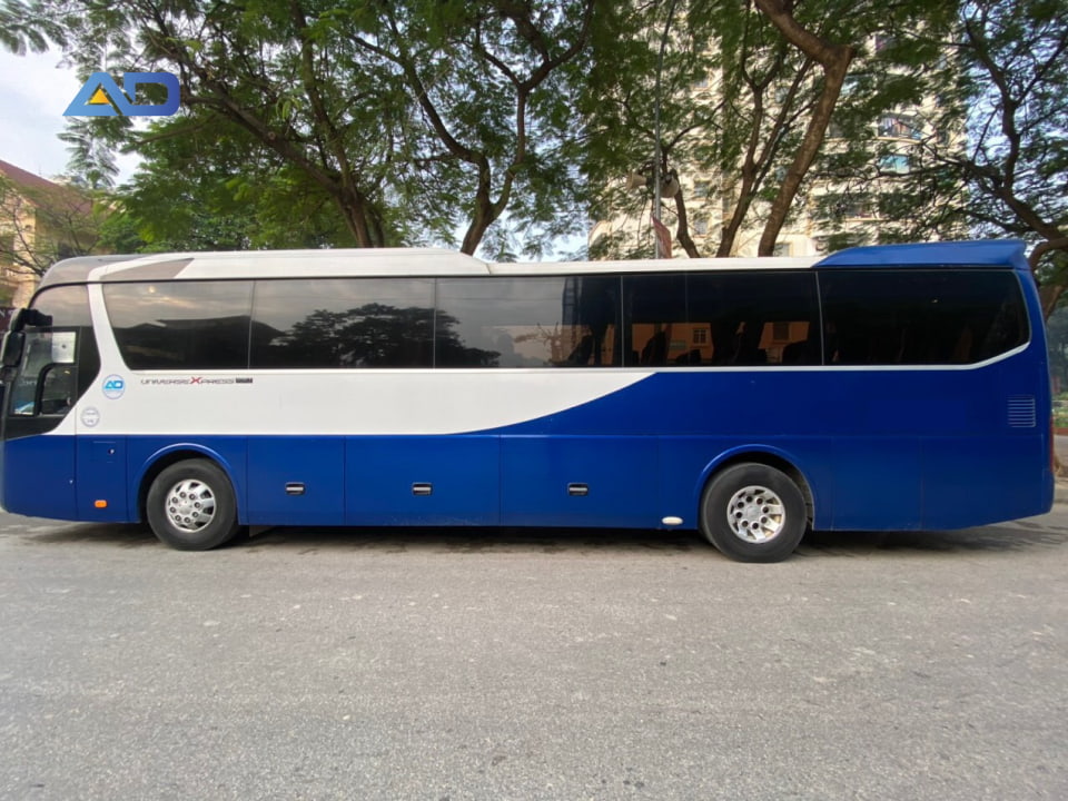 thuê xe du lịch Hà Nội 45 chỗ đời mới hiện đại