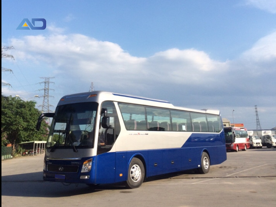 thuê xe du lịch 45 chỗ dòng hyundai universe hiện đại