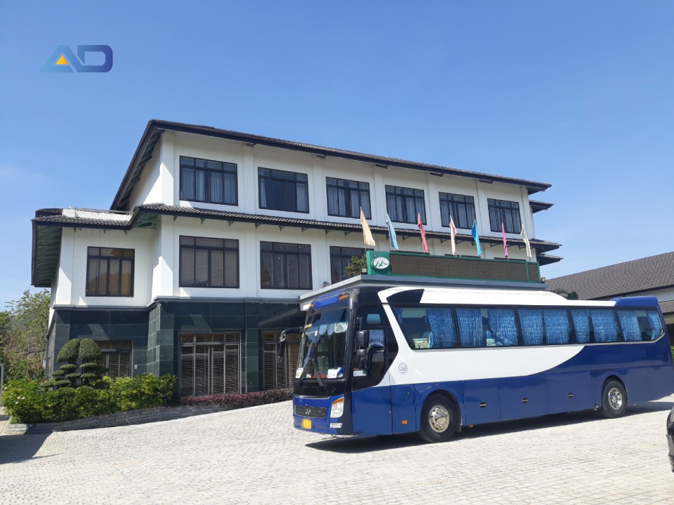 xe Universe 45 chỗ hiện đại