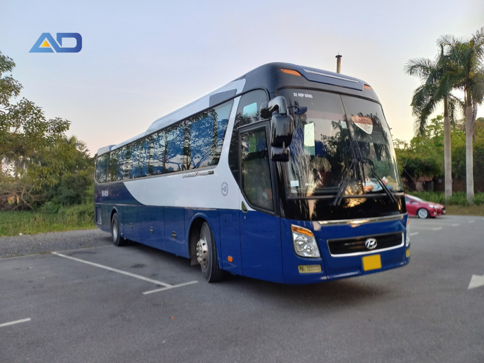 xe universe 45 chỗ đời mới hiện đại