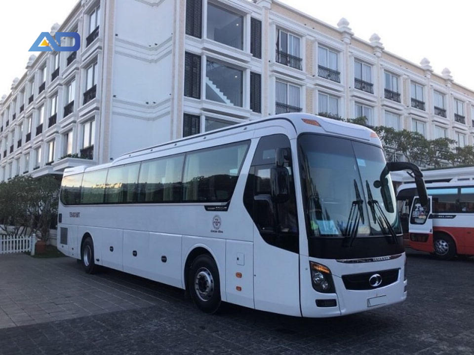 xe ô tô 35 chỗ đoài mới hyundai universe