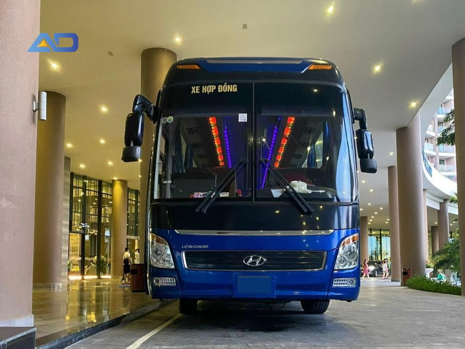 thuê xe du lịch dòng hyundai universe