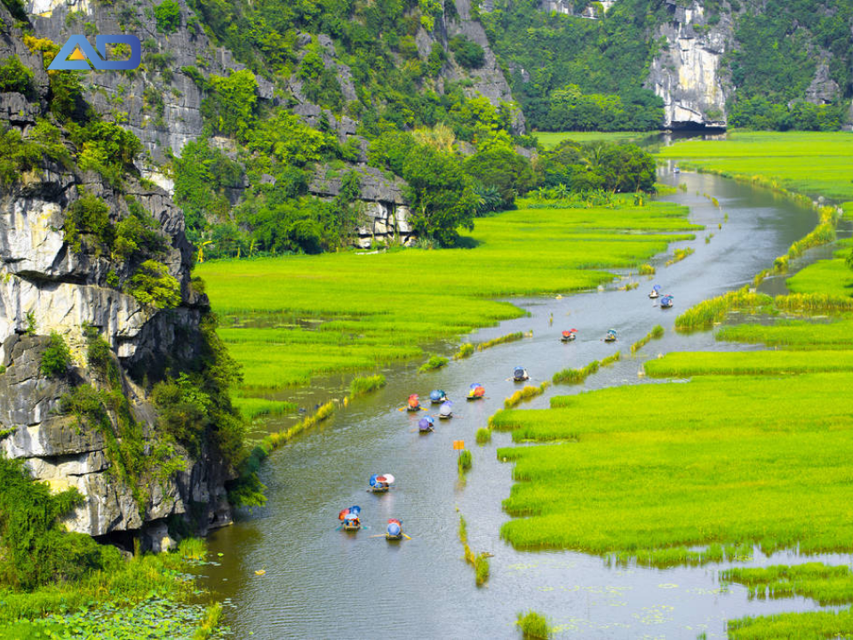 khám phá khu du lịch Tràng An đầy thú vị và tiết kiệm