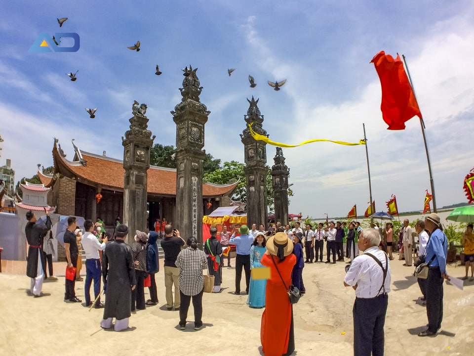 thuê xe đi lễ hội tham gia lễ hội đình chèm