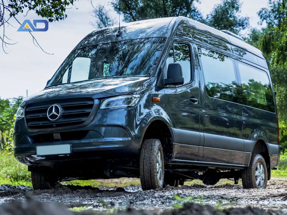 Xe 16 chỗ đời mới Mercedes Sprinter