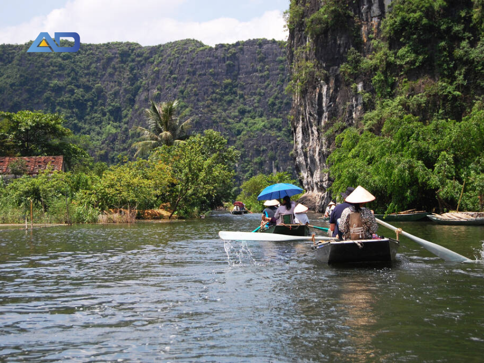 tTháng 1 đến tháng 3 âm lịch là thời điểm điểm thích hợp để du lịch Tràng An