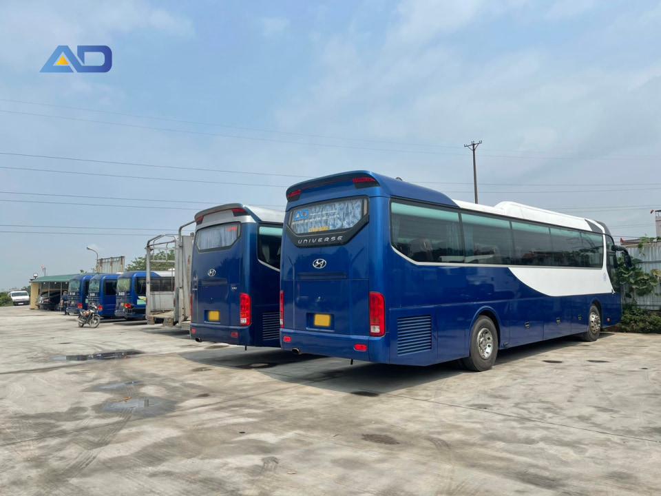 thuê xe 29 chỗ Hà Nội dòng hyundai universe